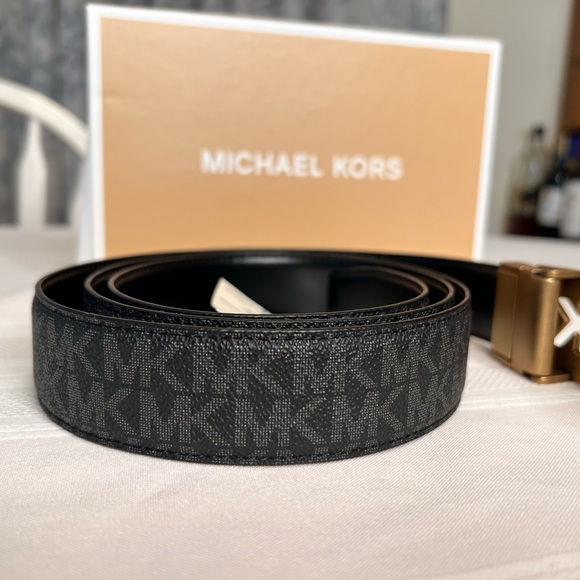 104. Michael Kors Men Logo Belt In Signature-Print REVERSIBLE - Picture 11 of 11